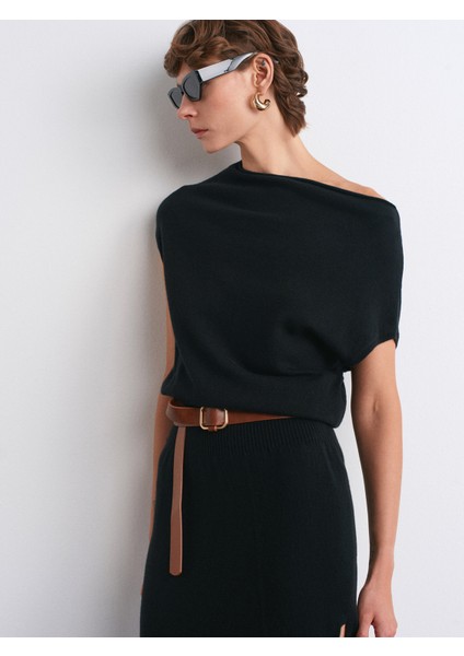 90256 Asimetrik Yaka Yünlü Kemerli Triko Elbise-Siyah modelleri