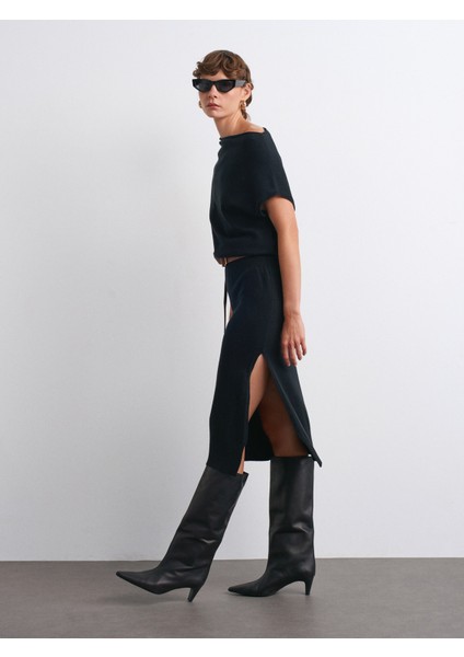 90256 Asimetrik Yaka Yünlü Kemerli Triko Elbise-Siyah indirimleri