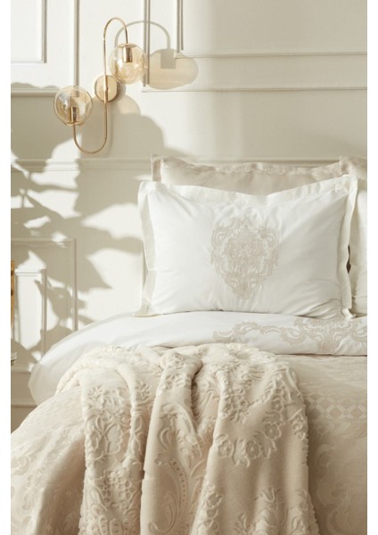 Tuğba Çift Kişilik 8 Parça Nakışlı Düz Desen Gold Renk Çeyiz Seti 200x220 cm