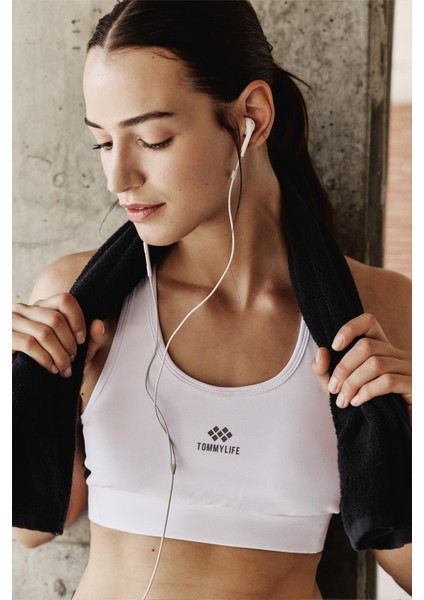 Beyaz Çapraz Sırt Detaylı Slim Fit U Yaka Pedli Kadın Spor Büstiyer - 97121