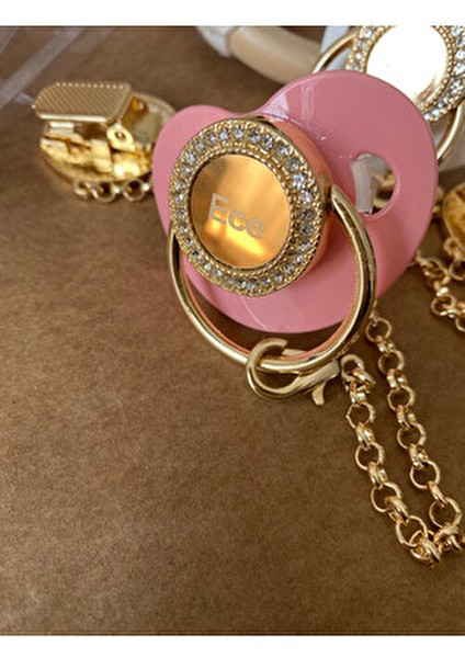 Altın Kaplama Isimli Zirkon Taşlı Silikon Emzik Seti (0-6 Ay) – Damaklı & Kişiye Özel Pembe modelleri