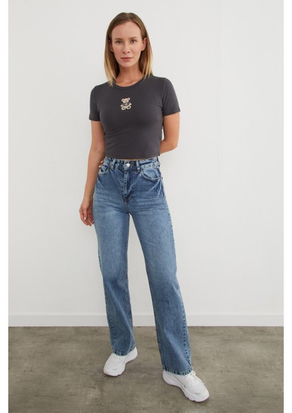 Ayıcık Nakışlı Crop Tişört modelleri