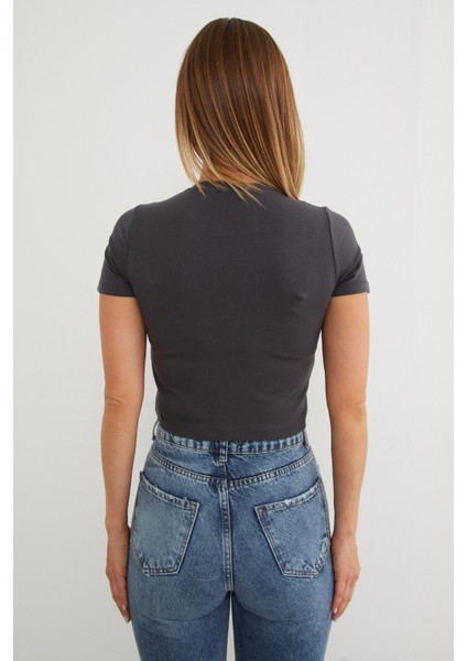 Ayıcık Nakışlı Crop Tişört