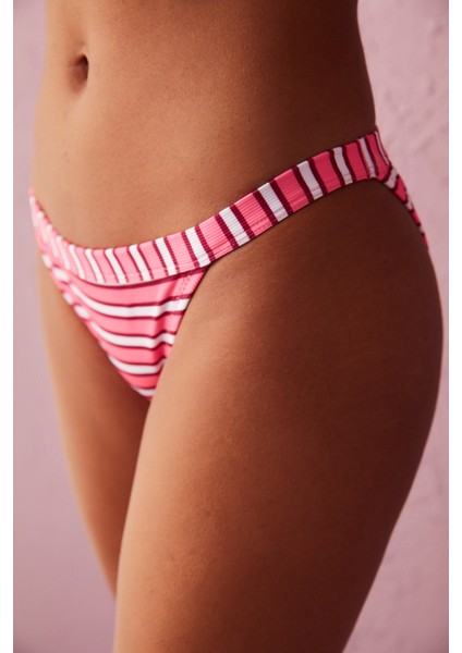 Pembe Bloom Çizgili Bikini Altı fiyatları