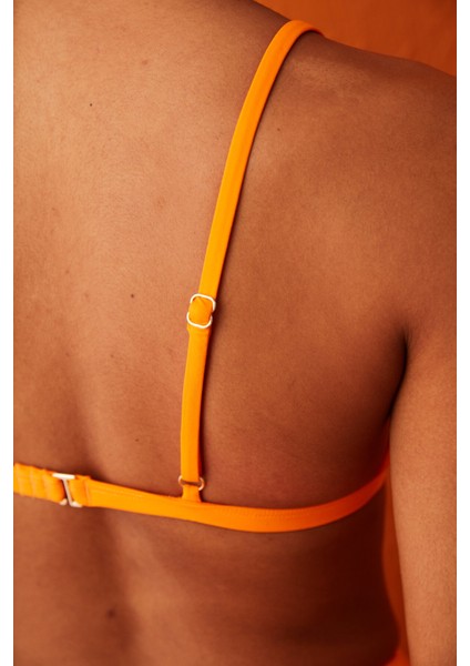 x Cornetto Açık Turuncu Mango Fırfır Detaylı Üçgen Bikini Üstü indirimleri