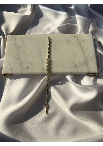 Zirkon Taşlı Sıralı Yonca Bileklik fiyatları