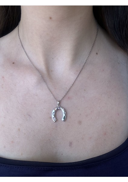 Silver Taşlı Nal Kolye