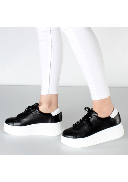 Kadın Siyah Bağcıklı Kalın Tabanlı Deri Sneaker