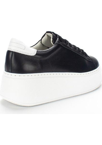 Kadın Siyah Bağcıklı Kalın Tabanlı Deri Sneaker indirimleri