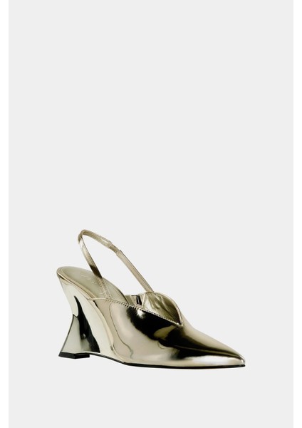 The Trendygurl Slingback Wedge Kadın Şampanya Dolgu Topuk Sandalet fiyatları