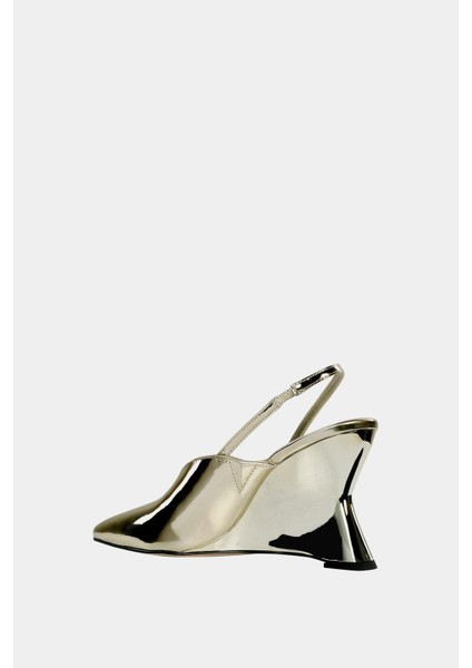 The Trendygurl Slingback Wedge Kadın Şampanya Dolgu Topuk Sandalet indirimleri