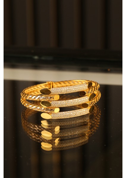 3 Sıra Taşlı Kaburga Kelepçe Altın Bilezik CGKKLP0160