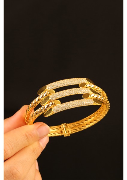 3 Sıra Taşlı Kaburga Kelepçe Altın Bilezik CGKKLP0160 fırsatları