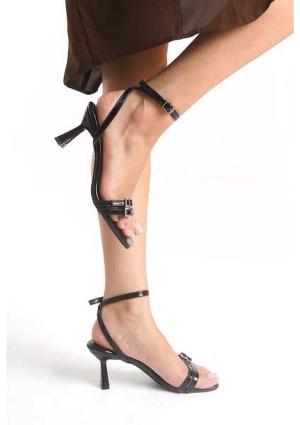 Kadın Siyah Renk Şık Topuklu Çift Tokalı Baretli Ayakkabı fırsatları