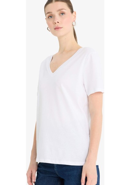 Regular Fit V Yaka Basic Düz Penye Kısa Kollu Tişört F4208AXNS fırsatları