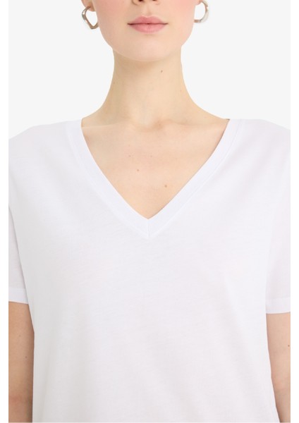 Regular Fit V Yaka Basic Düz Penye Kısa Kollu Tişört F4208AXNS indirimleri