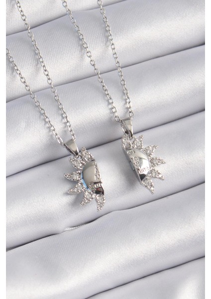 316L Çelik Gümüş Renk Zirkon Taşlı Güneş Model Işleme Yazı Detay Arkadaşlık Kolyesi - PRT3500EB08741