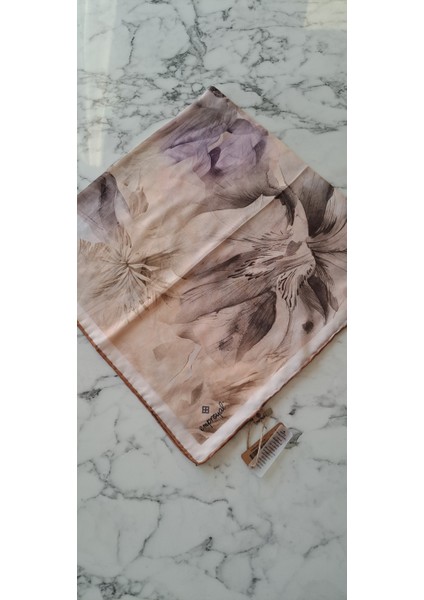 Kahve Rengi Çiçekli Kare Eşarp Pamuklu