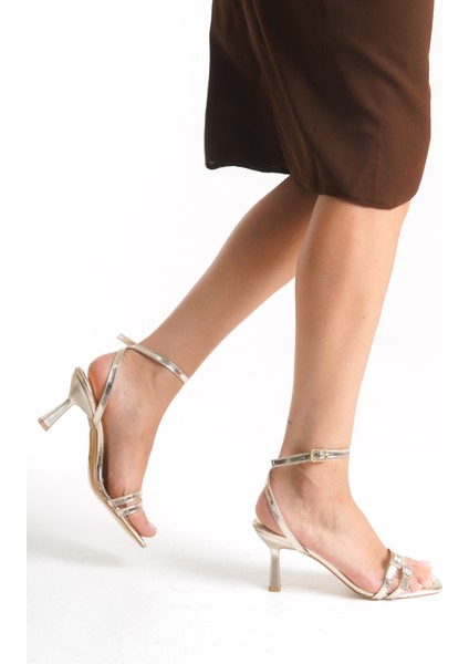 Kadın Altın Renk Şık Topuklu Çift Tokalı Baretli Ayakkabı modelleri