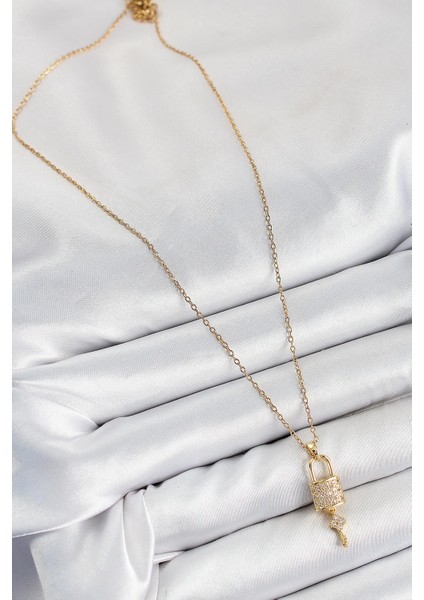 316L Çelik Zirkon Taşlı Kilit ve Sallantılı Anahtar Model Gold Renk Kadın Kolye - PRT3500EB07634 fiyatları