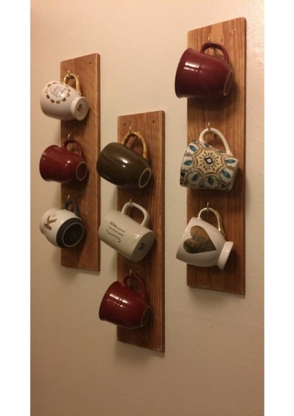 Kahverengi Ahşap Duvar Askısı ve Raf, Dekoratif ve Kullanışlı Tasarım