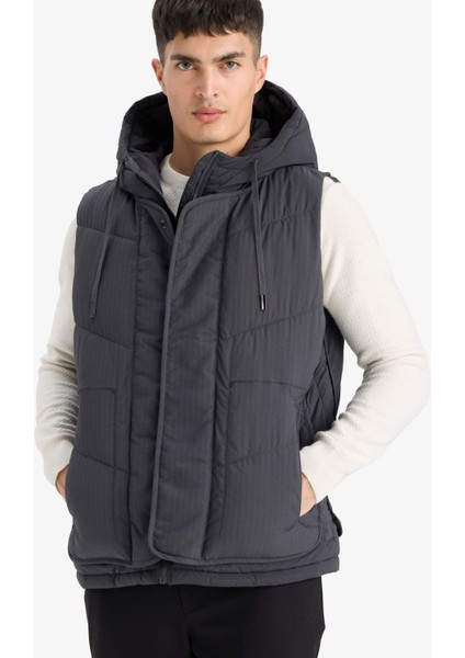 Regular Fit Kapüşonlu Fermuarlı İç Cepli Şişme Yelek F0997AX25AU