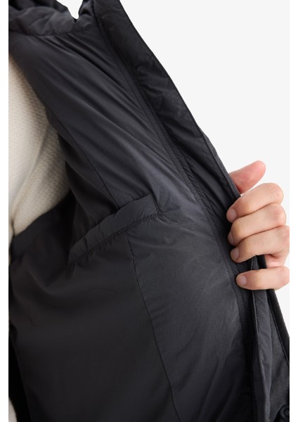 Regular Fit Kapüşonlu Fermuarlı İç Cepli Şişme Yelek F0997AX25AU