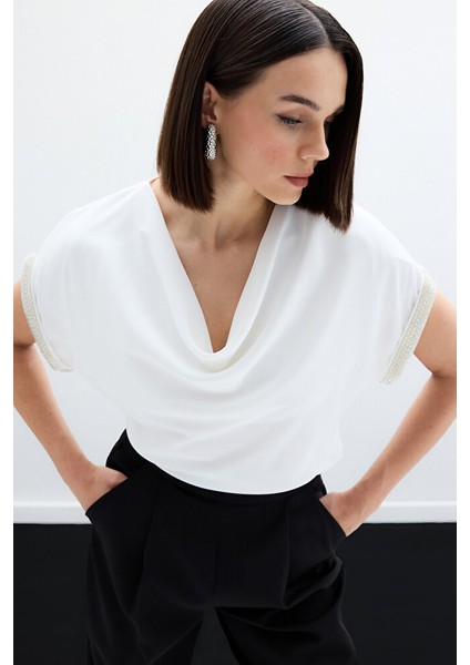 1366-1001 Ekru Kadın Degaje Bluz modelleri