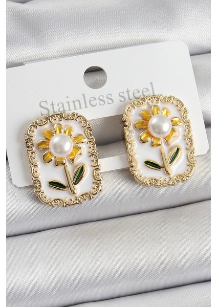 Pirinç Beyaz Mineli Papatya Figürlü Sanatsal Portre Model Gold Renk Kadın Küpe - PRT3500EB06486