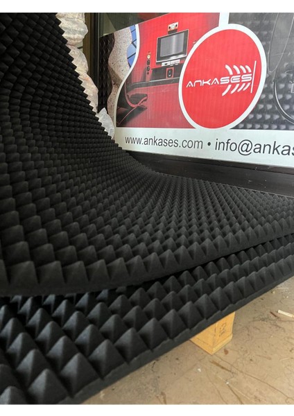 Ses Yalıtım Akustik Piramit Sünger – Yanmaz, 40mm, 100x100cm, 50 DNS – Ses İzolasyon Süngeri