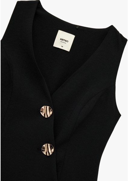 Asimetrik Metal Aksesuarlı Kolsuz Kruvaze Yaka Yelek modelleri