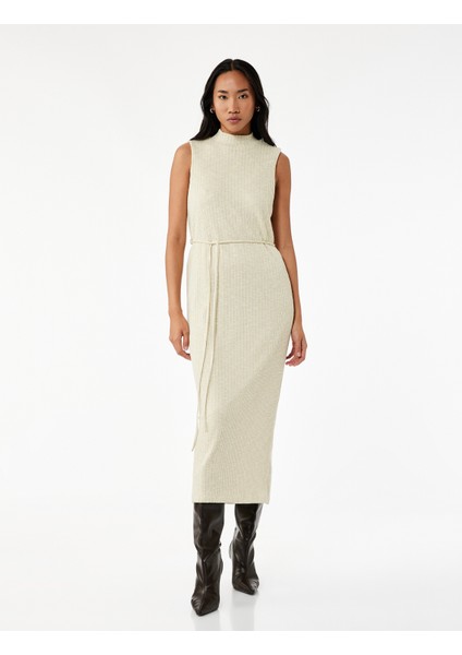 Slim Fit Parıltılı Kemerli Kolsuz Dik Yaka Midi Boy Kalem Elbise