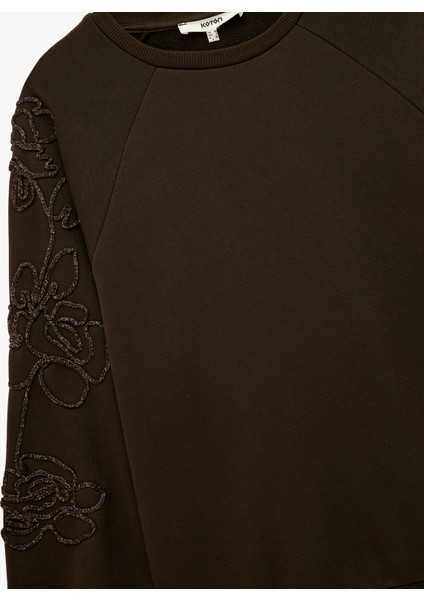 Uzun Kollu Bisiklet Yaka Çiçekli Boncuk Nakış Detaylı Sweatshirt modelleri