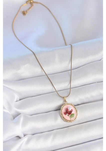 316L Çelik Gold Renk Zincir Pembe Mineli Incili Çiçek Işlemeli Portre Model Kadın Kolye - PRT3500EB05809 fiyatları