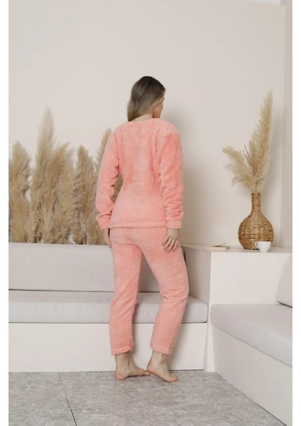 Kadın Peluş Pijama Takımı modelleri