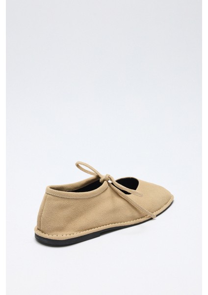 Babet 2524 - Bağcıklı Küt Bej Süet Kadın Babet