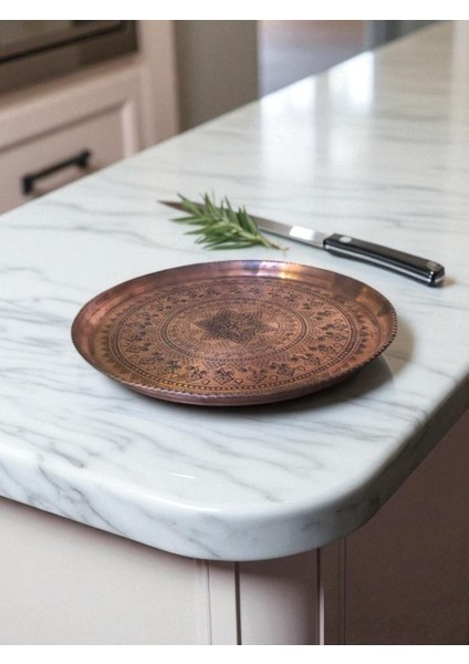 - El Dövmesi Bakır Işlemeli Sürahi Takımı – 2 Lt Sürahi, 6 Adet 400CC Bardak ve 35 cm Tepsi | Geleneksel Osmanlı Tarzı Şık Sunum Seti modelleri