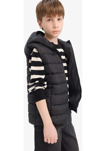 Erkek Çocuk Su Geçirmez Kapüşonlu Fermuarlı Şişme Yelek E7497A825AU indirimleri