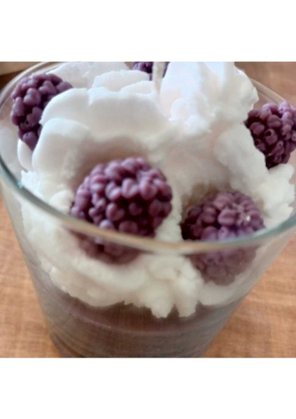 Kremalı Böğürtlen Kokulu Mum fırsatları