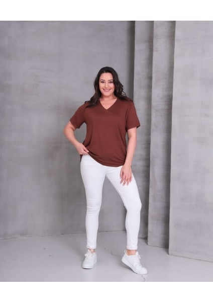 Kadın Büyük Beden V Yaka Basic Kısa Kollu T-Shirt Kahverengi modelleri
