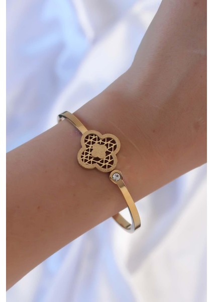 316L Çelik Altın Renk Zirkon Taşlı Simli Yonca Kelepçe - PRT3500EB02431 fiyatları