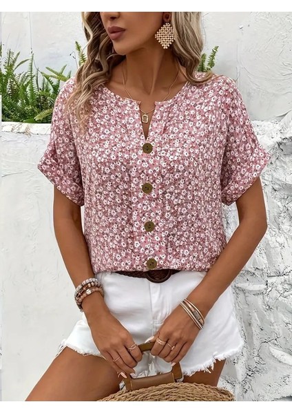 Kadın Kısa Kollu Çentikli V Yaka ve Düğme Detaylı Çiçek Desenli Süprem Bluz
