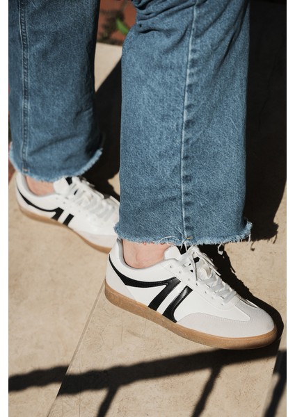 Kadın Sneaker Bağcıklı Düz Taban Spor Ayakkabı Tiyone Beyaz