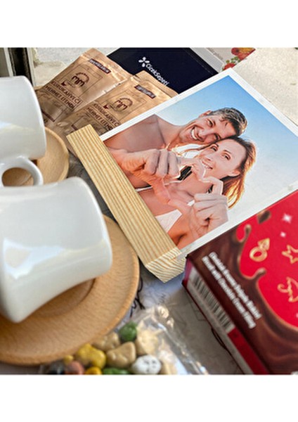 Kişiye Özel Fotoğraflı 2 Li Porselen Fincan Çikolata Kahve Hediye Kutusu Şık Tasarım fiyatları