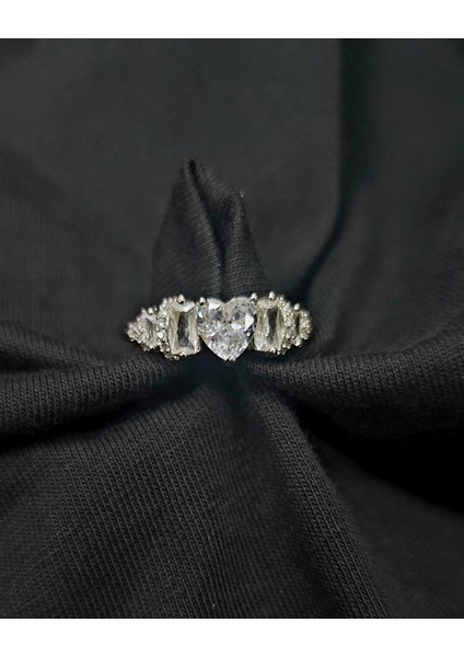 Çelik Beştaş Kalpli Yüzük