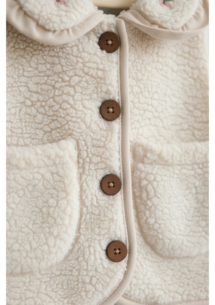Kız Çocuk Krem Peluş Cepli Düğmeli Yelek – Nakışlı Yaka Detaylı modelleri