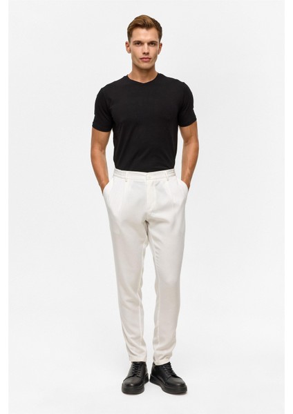 Beyaz Slim Armürlü Jogger Pantolon