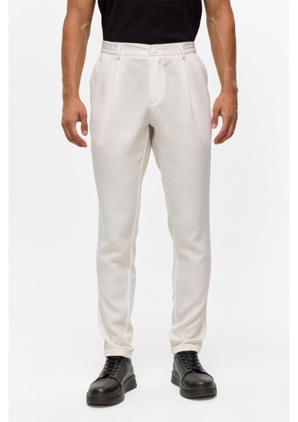 Beyaz Slim Armürlü Jogger Pantolon fiyatları