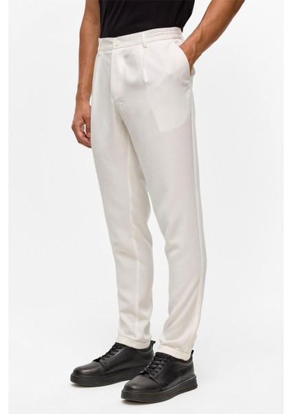 Beyaz Slim Armürlü Jogger Pantolon modelleri