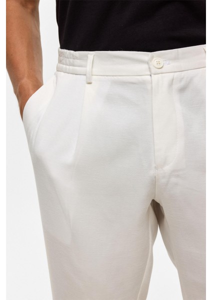 Beyaz Slim Armürlü Jogger Pantolon fırsatları